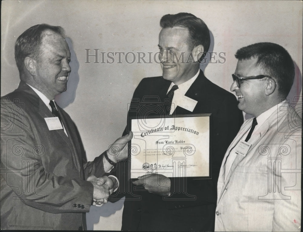 1963, Outgoing President of University Alumni Association gets plaque - Historic Images