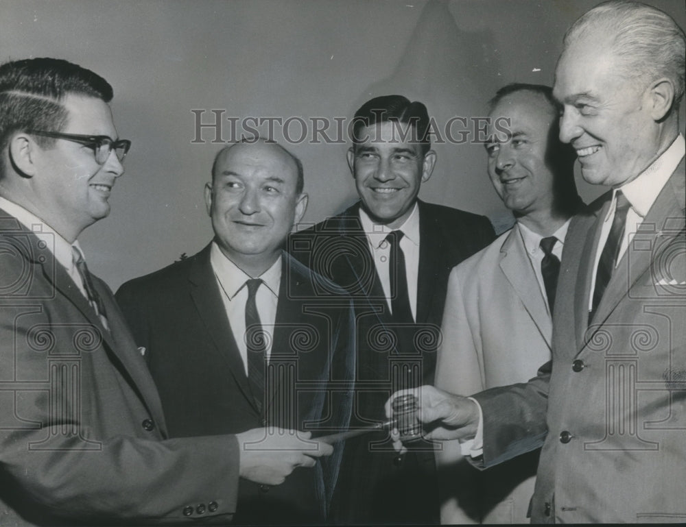 1964 Press Photo Doctors Roy G. Davidson, Leon E. Weinstein, Others at Meeting - Historic Images