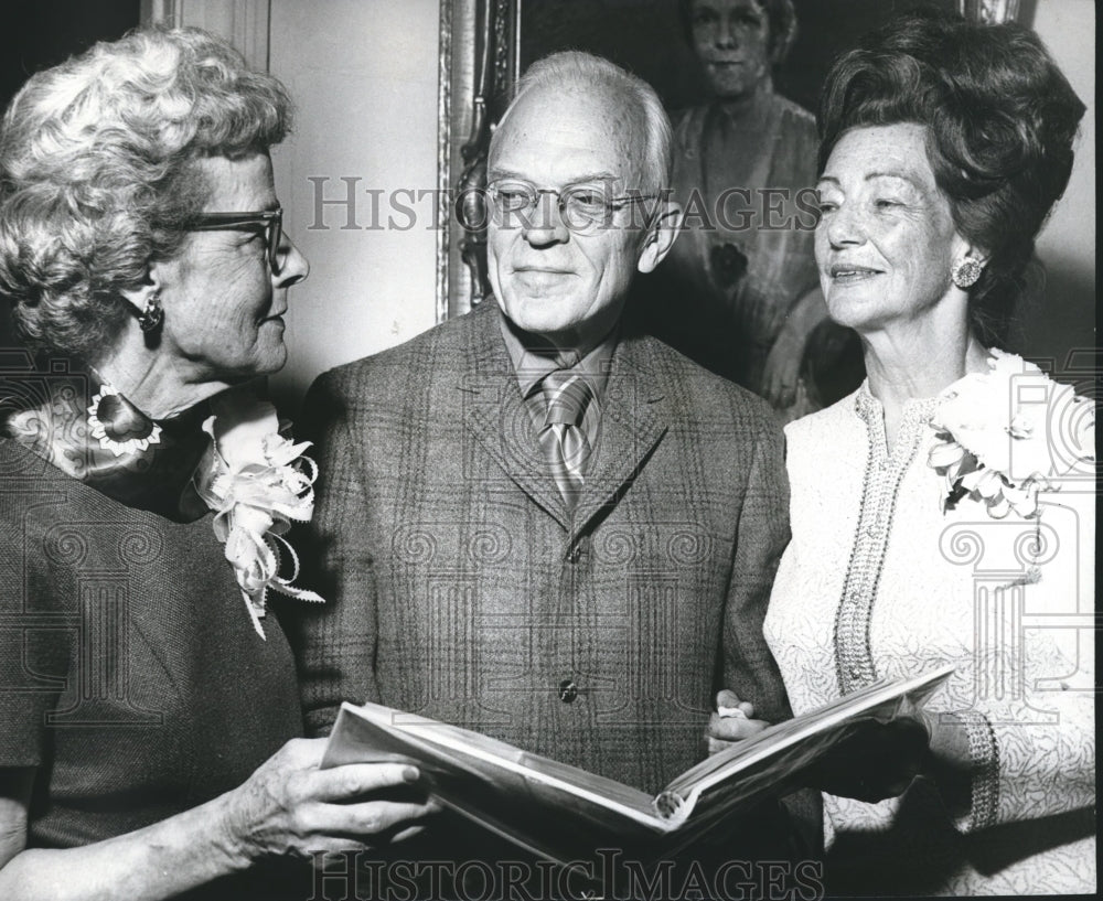 1970, Jackson State College teacher Dr. William Calvert honored - Historic Images