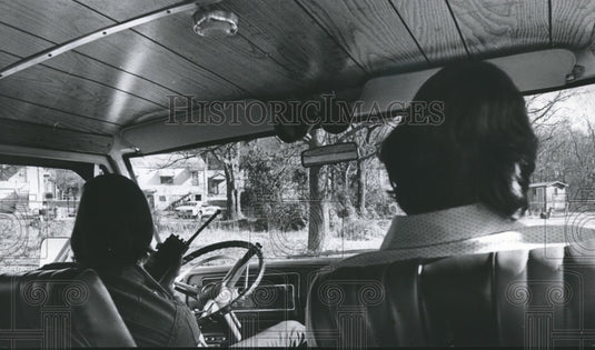 1976, Officers working undercover watch house in Eastern Birmingham - Historic Images