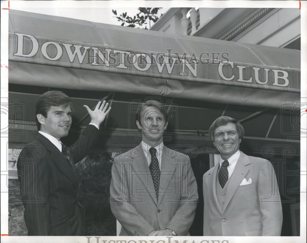 1977 David Whiteside outside Downtown Club - Historic Images
