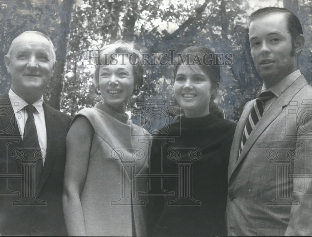 1969 Press Photo South American guests enjoy weekend festivities - abna30091 - Historic Images