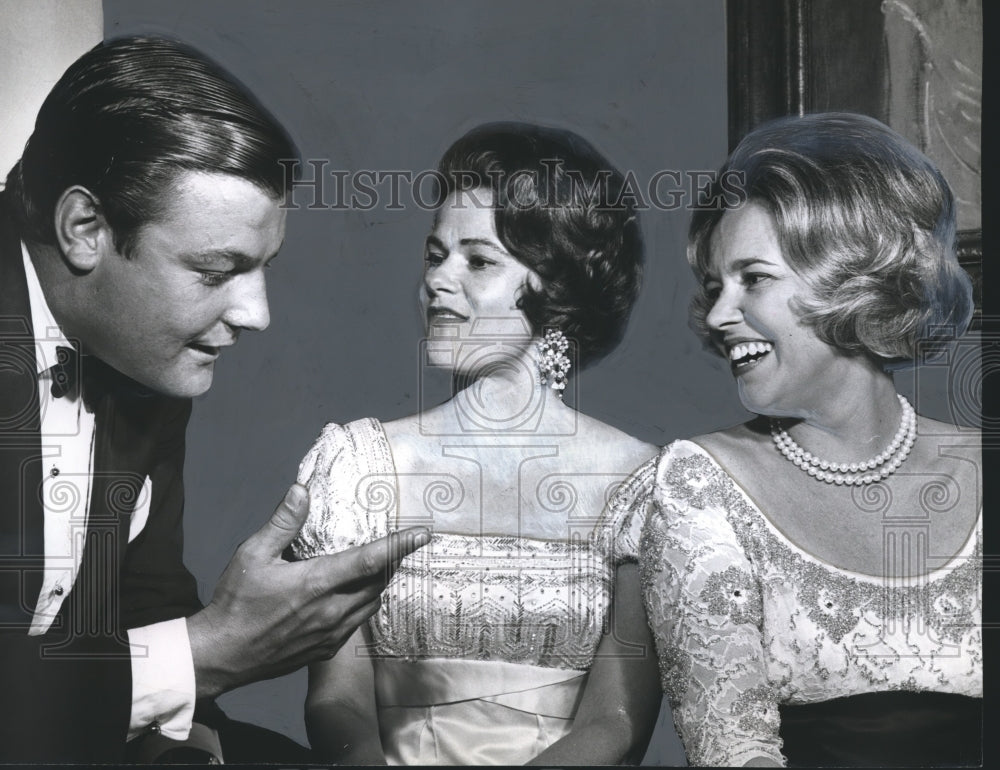 1966, Peter Duchin with Mrs. White, Mrs. Shannon at Golden Note Ball - Historic Images