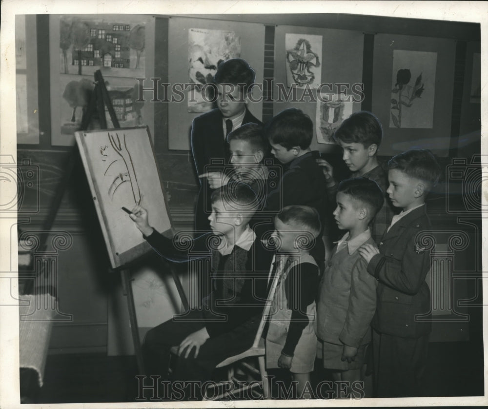 1945 Artwork exhibition at the Boys Club, Birmingham, Alabama - Historic Images