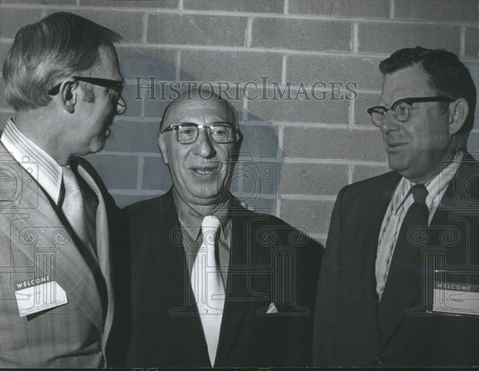 1972 Press Photo Alabama officials discuss highway traffic state laws, Alabama - Historic Images