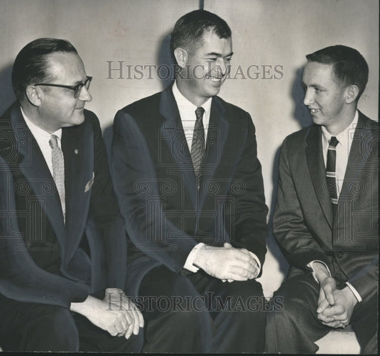 1960 Press Photo Principal of Leeds High School Jerry Oxford and Johnny Maske - Historic Images