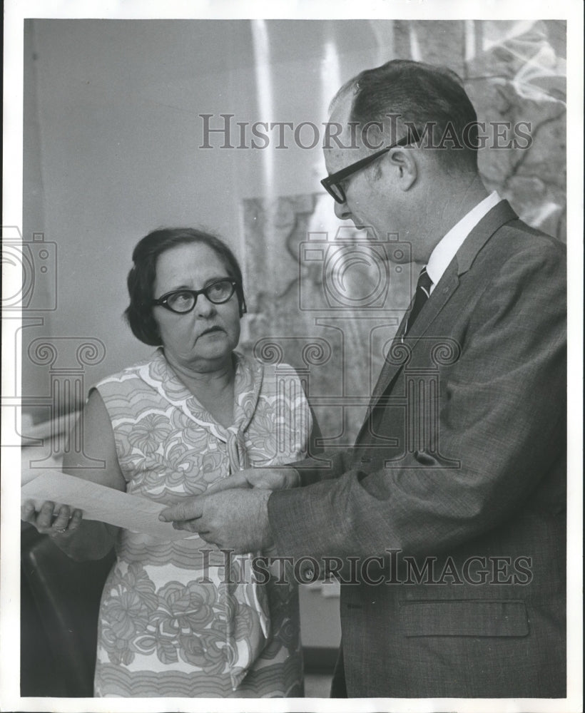 1969 Press Photo Doctor J. Revis Hall, Jefferson County School Superintendent - Historic Images