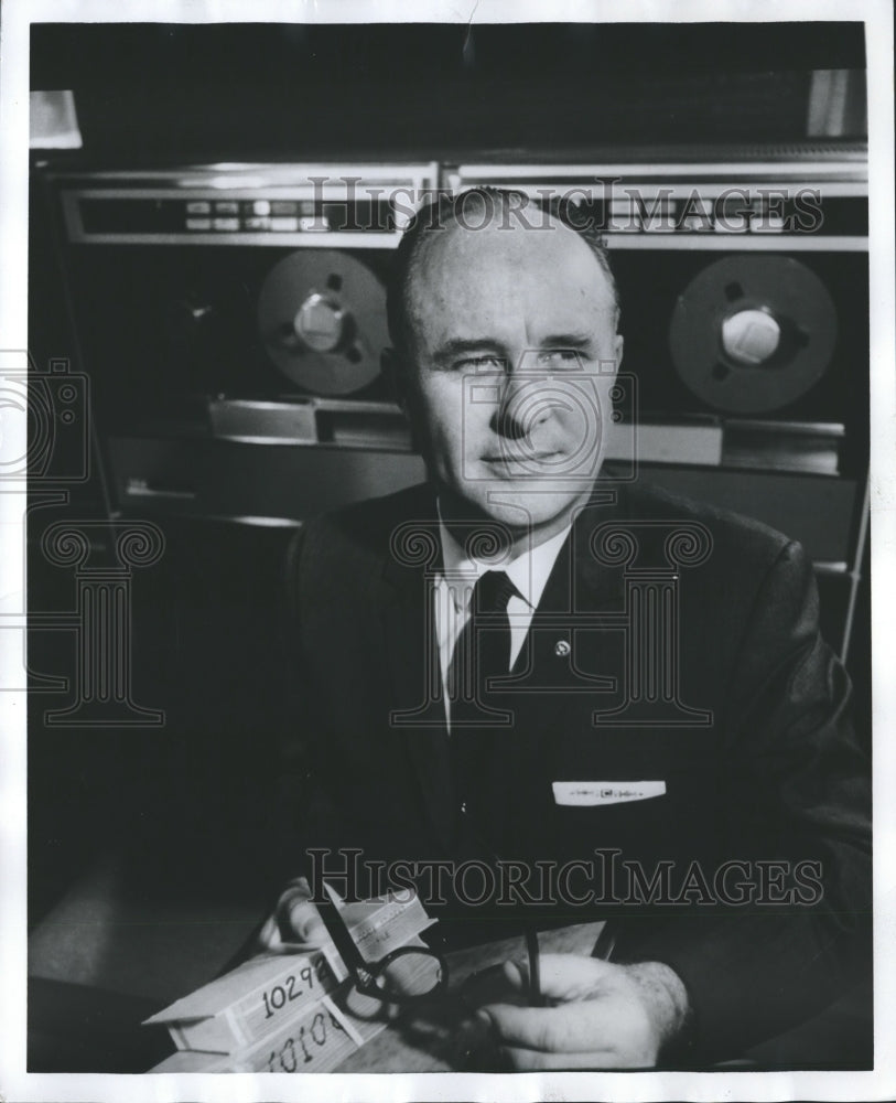 1968 Press Photo Doctor J. Revis Hall, Superintendent of Schools, Birmingham - Historic Images