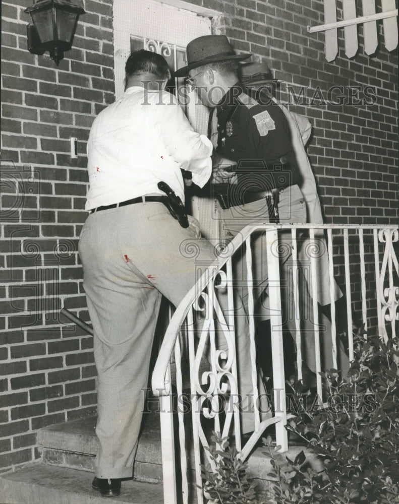 1981 Gambling in Tuscaloosa, Alabama, Lawmen batter down the door - Historic Images