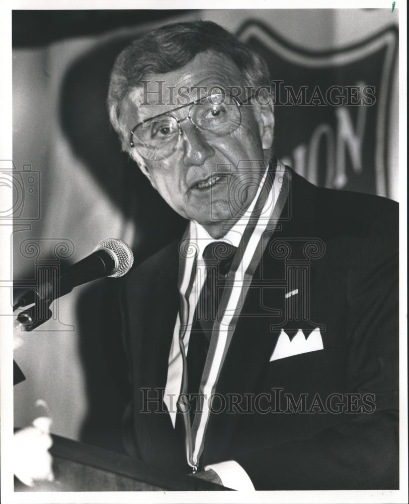  Doctor Thomas S. Haggai speaking to Salvation Army banquet - Historic Images