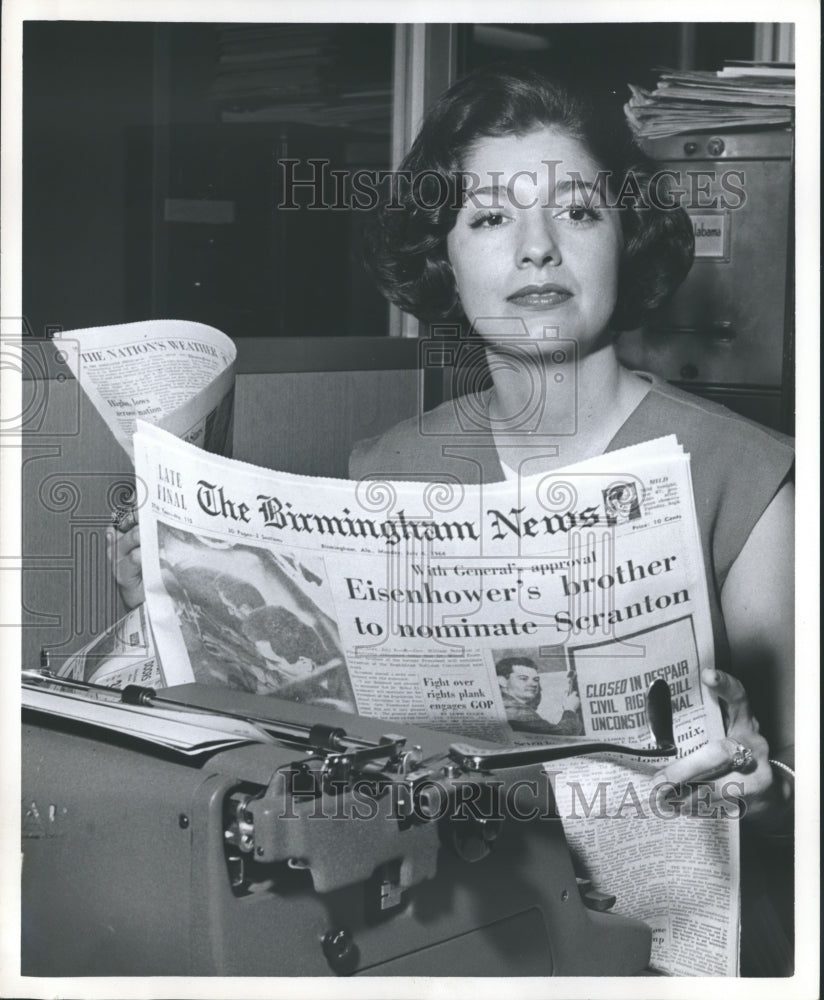 1964 Press Photo Virginia McDavid Goodson, Scribblers with Newspaper - abna30630 - Historic Images