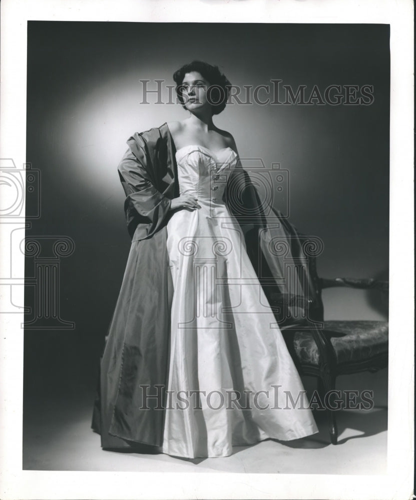 1953 Press Photo Virginia McDavid, Former &quot;Miss Alabama&quot; - abna30631-Historic Images