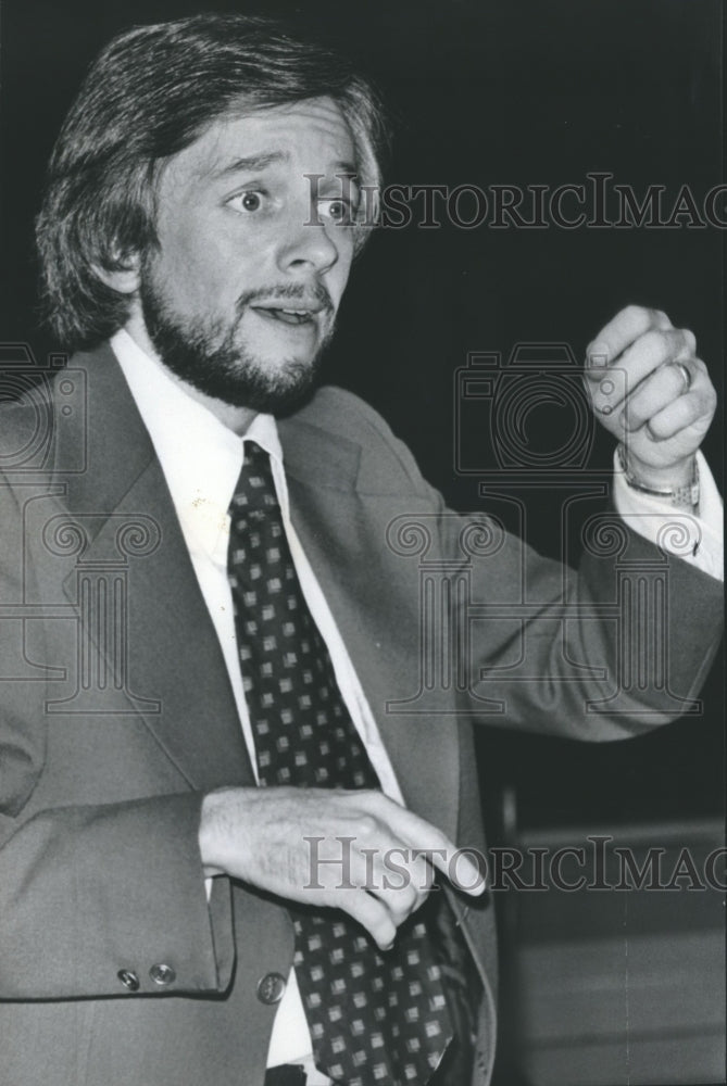 1977, Tom Gibbs, musician, conducting chorus - abna30689 - Historic Images