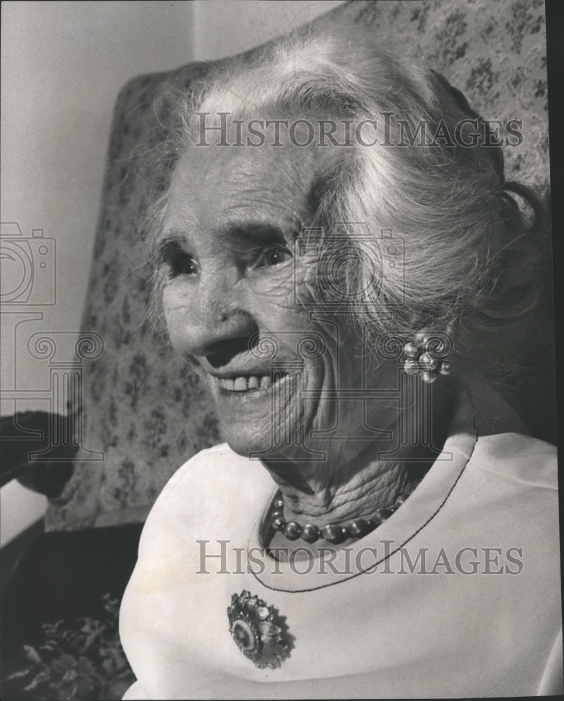 1977 Mrs C C Godbey 100 Year Old Centenarian Abna30788 1977-mrs-c-c-godbey-100-year-old-centenarian-abna30788