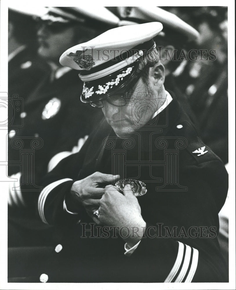 1982 Captain B. R. Goforth, Birmingham Police Detective dons badge - Historic Images