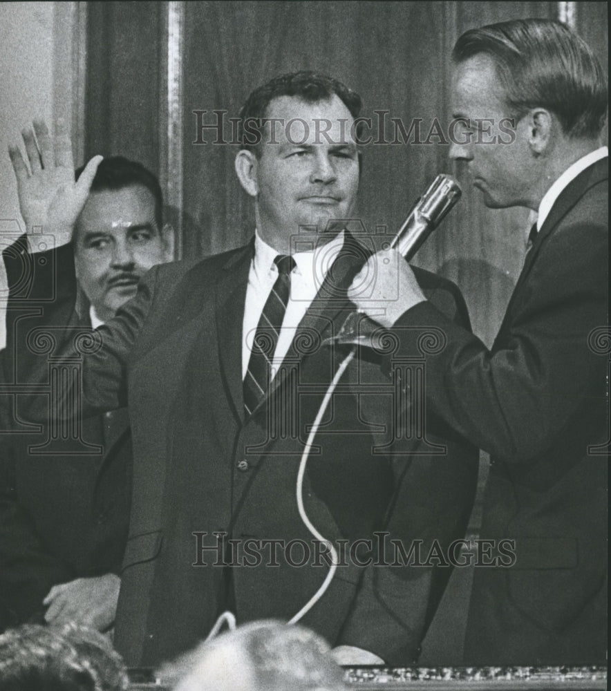 1966 Press Photo W.E. Garrett, New Alabama Legislator Member, Given Oath - Historic Images