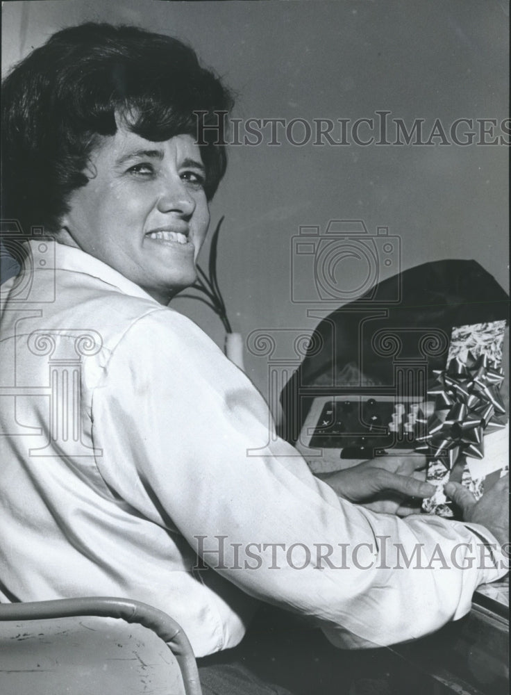 1969, &quot;Birmingham News&quot; Employee Flo Hardin Unraps Retirement Gift - Historic Images