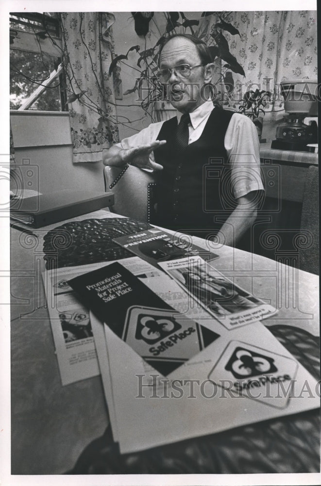 1987, Norman Hardin with &quot;Safe Place&quot; information - abna30945 - Historic Images