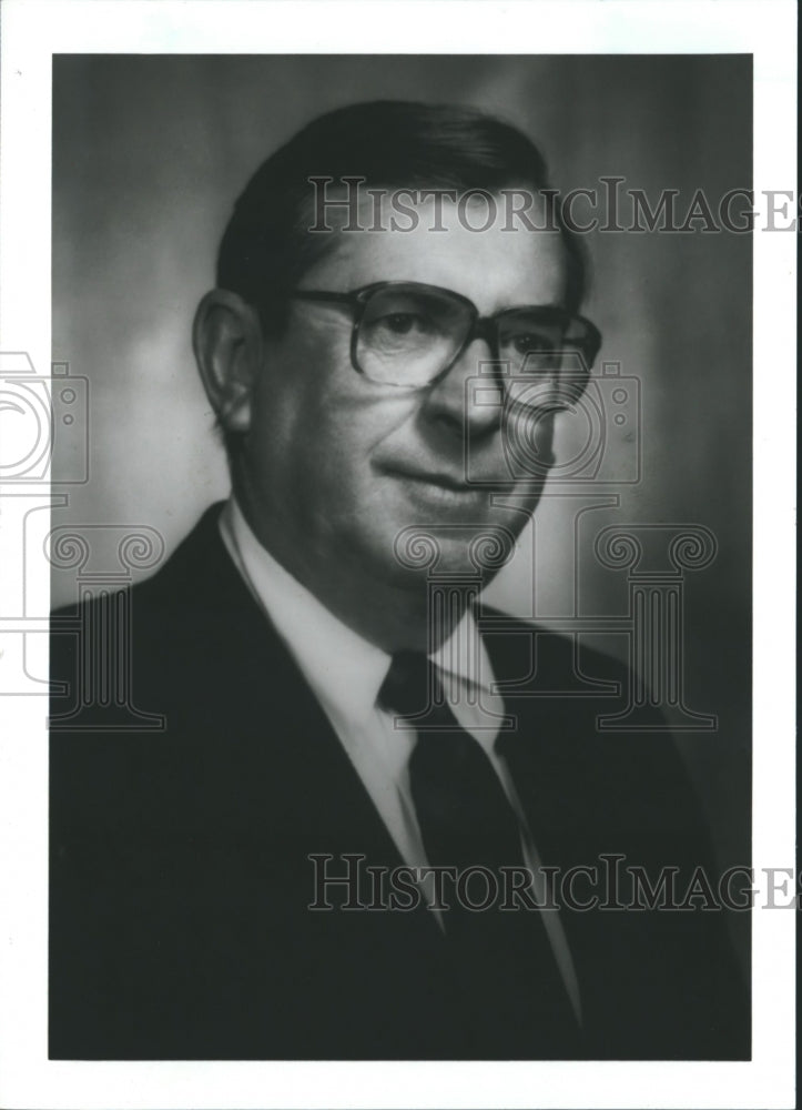 1988 Eugene Gwaltney, chairman of Russell Corporation - Historic Images