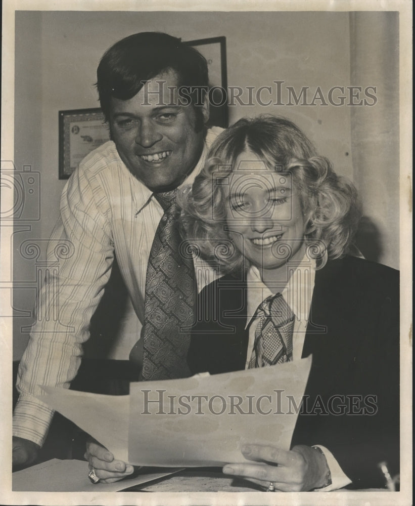 1978 Mrs. Dorothy Hannah and Wolsoncroft Plan &quot;Sunshine Saturday&quot; - Historic Images