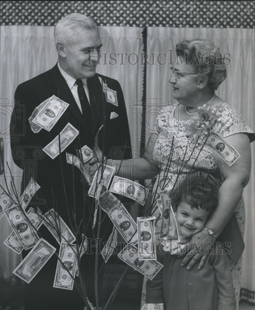 1968 Press Photo Mrs. Mary Gammon presented Money Tree by Park System Employee- Historic Images