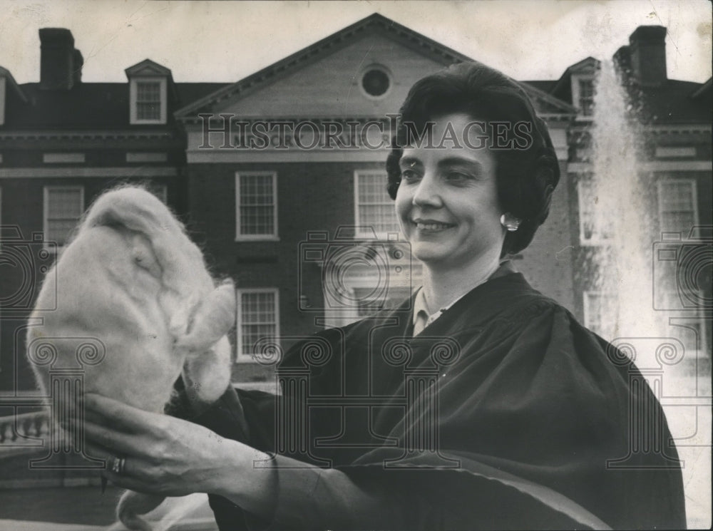 1964 Press Photo Mrs. J. W. Eshelman, Junior, Law Student - abna31217 - Historic Images