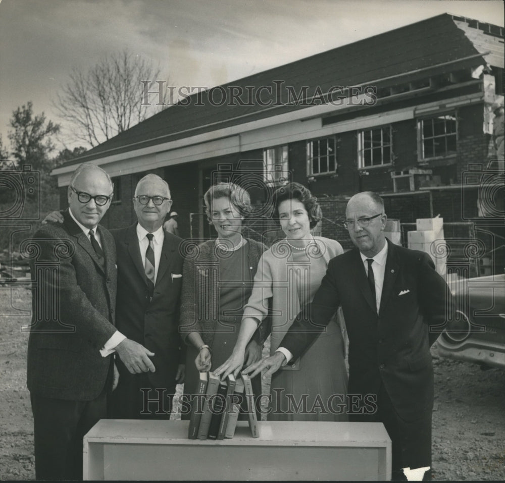 1964 Press Photo Mountain Brook Library Board members outside the library - Historic Images