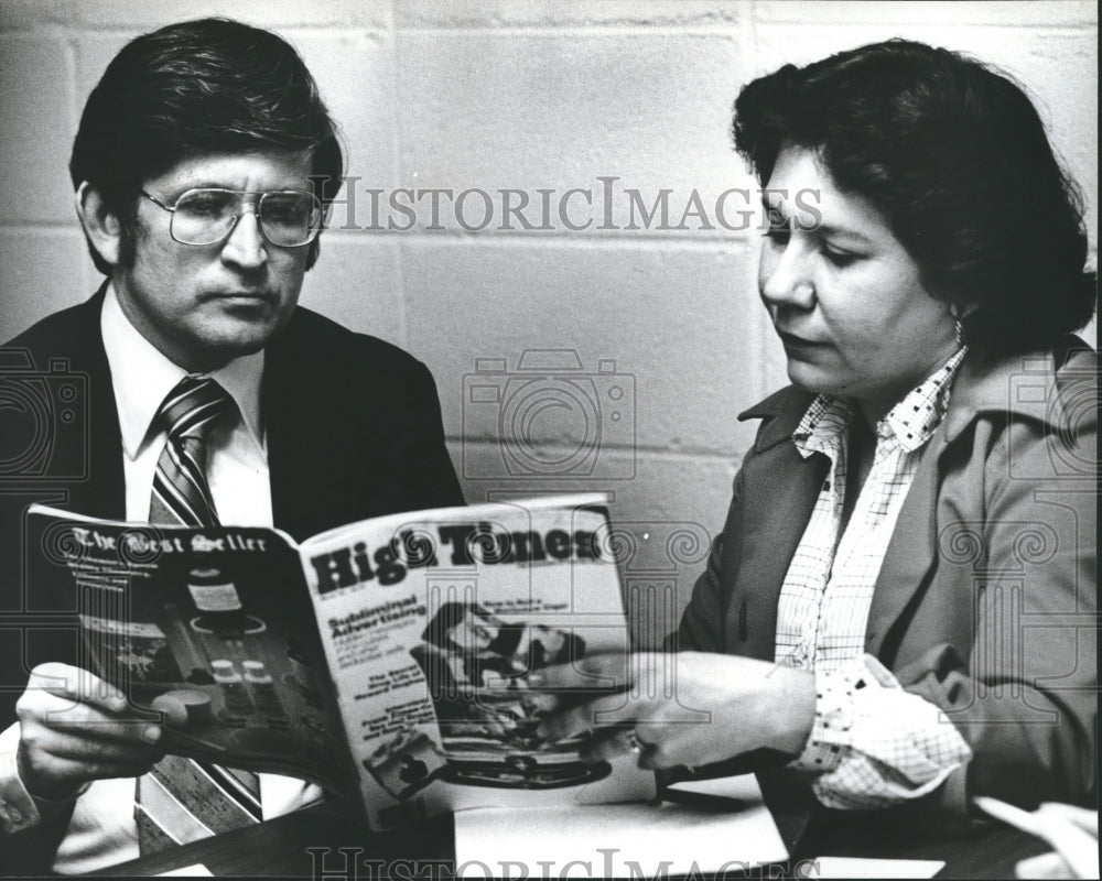 1960 Press Photo State Senator Bob Hall and June Murray review magazine - Historic Images