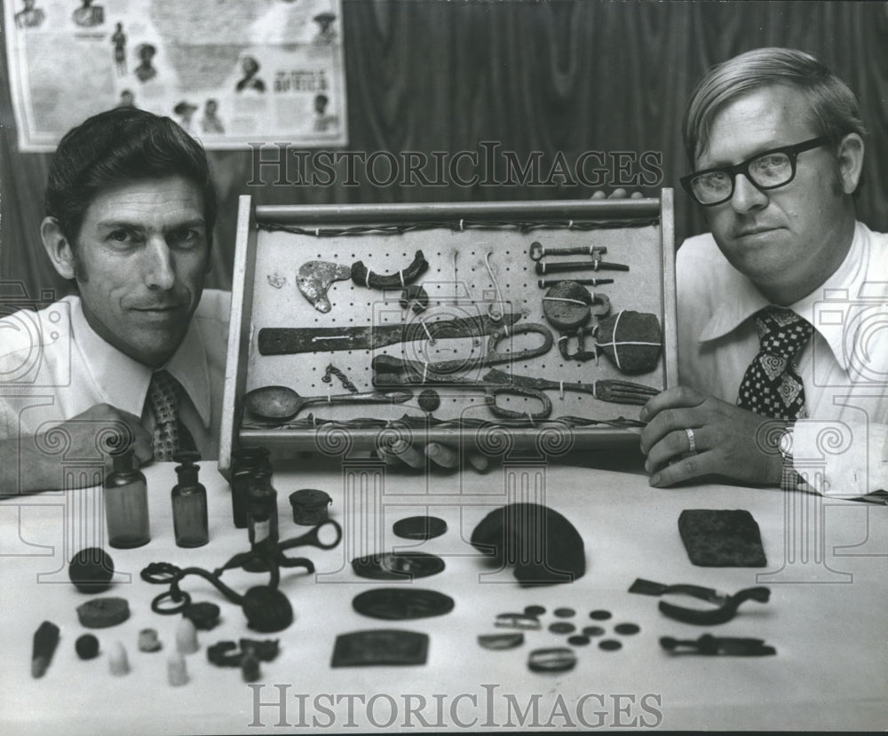 1974, University of Alabama Birmingham teacher Robert Ham with fossil - Historic Images