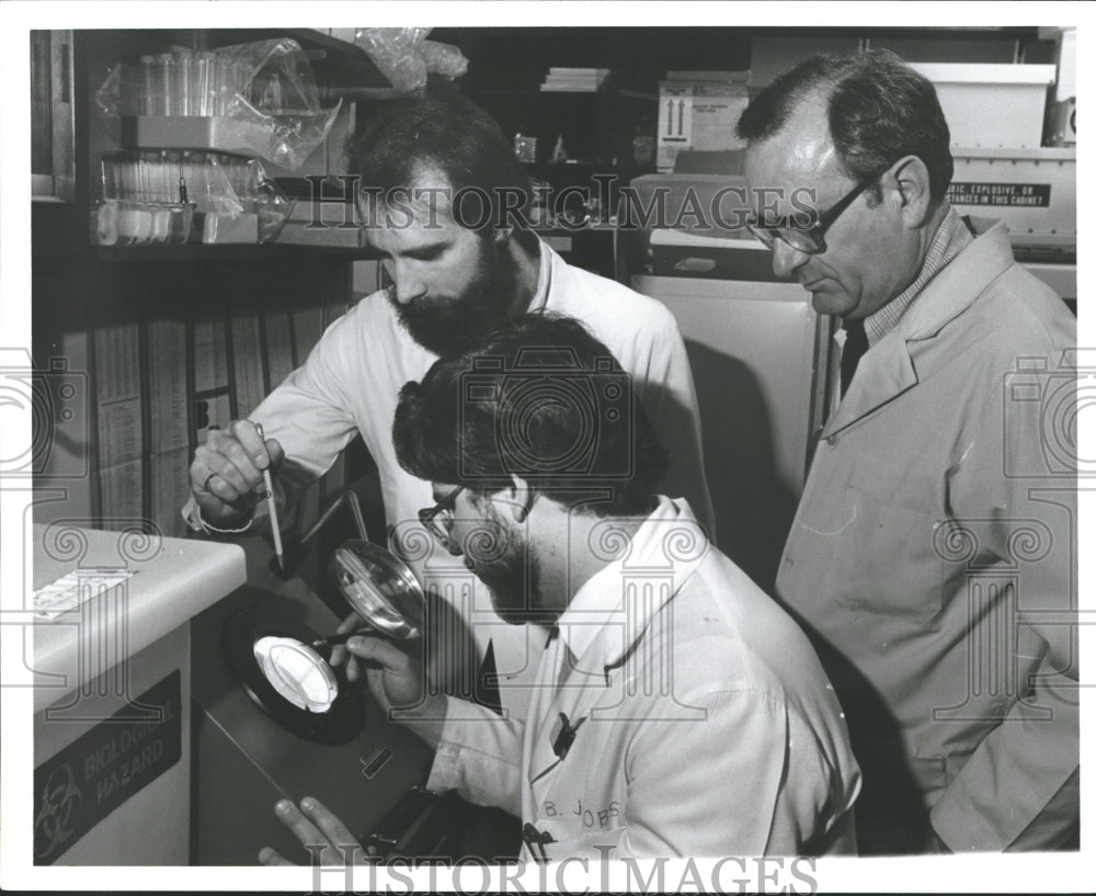 1982 Doctor Glaze, students, at University of Alabama at Birmingham - Historic Images