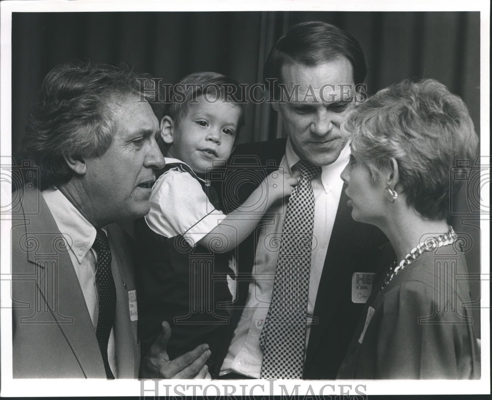 1986 Press Photo Lifeline founder Wales Goebel, Charles, Susie &amp; Chase Stewart - Historic Images