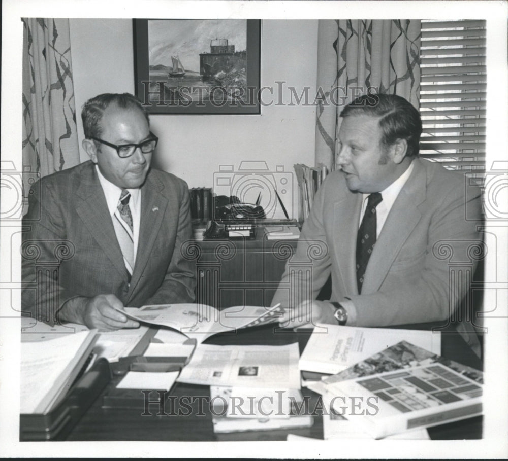 1976 Doctor Goldrath donates herd of cattle to Auburn University - Historic Images