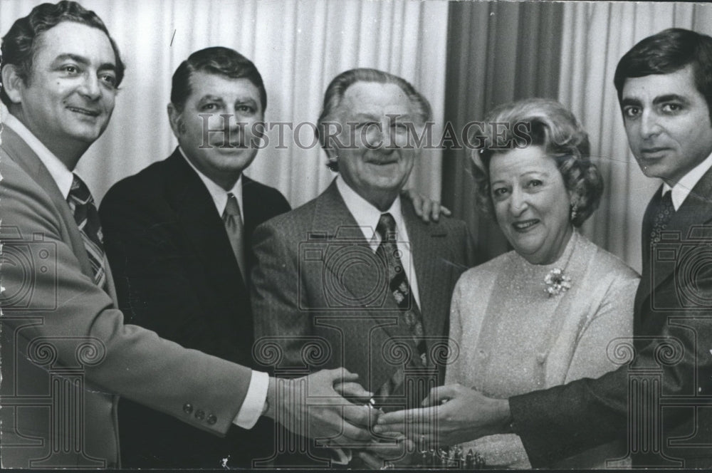 1972 Press Photo Family celebrates Nathan Goldstein's 75th birthday - abna31366 - Historic Images