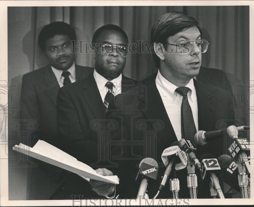 1986, Charle Graddick, politician, announces his endorsement, Alabama - Historic Images