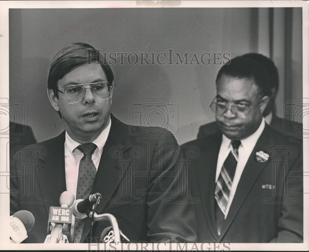 1986, Charles Graddick, Bob Carl Bailey at press conference, Alabama - Historic Images