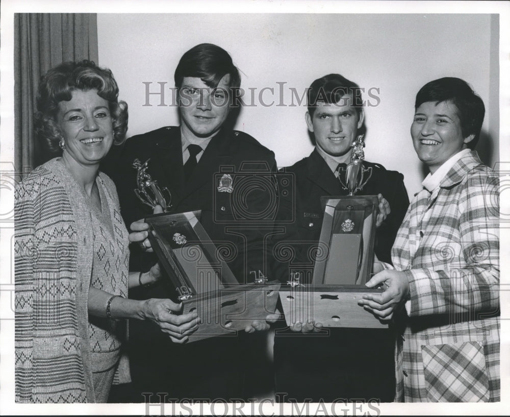 1974 Press Photo Firefighters honored at Insurance Women of Birmingham lunch - Historic Images