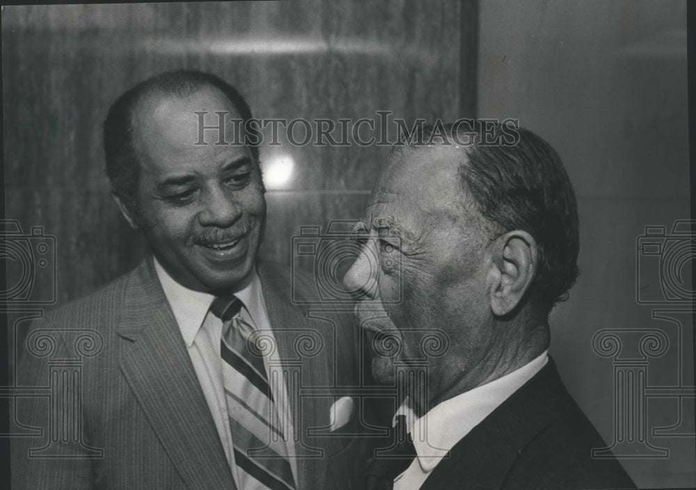 1982 Press Photo Richard Arrington & Otey Hancock, 103 years old - abna31523 - Historic Images