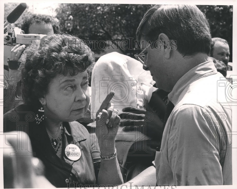 1986 Doris Holt gives advice to Alabama Attorney General Graddick - Historic Images