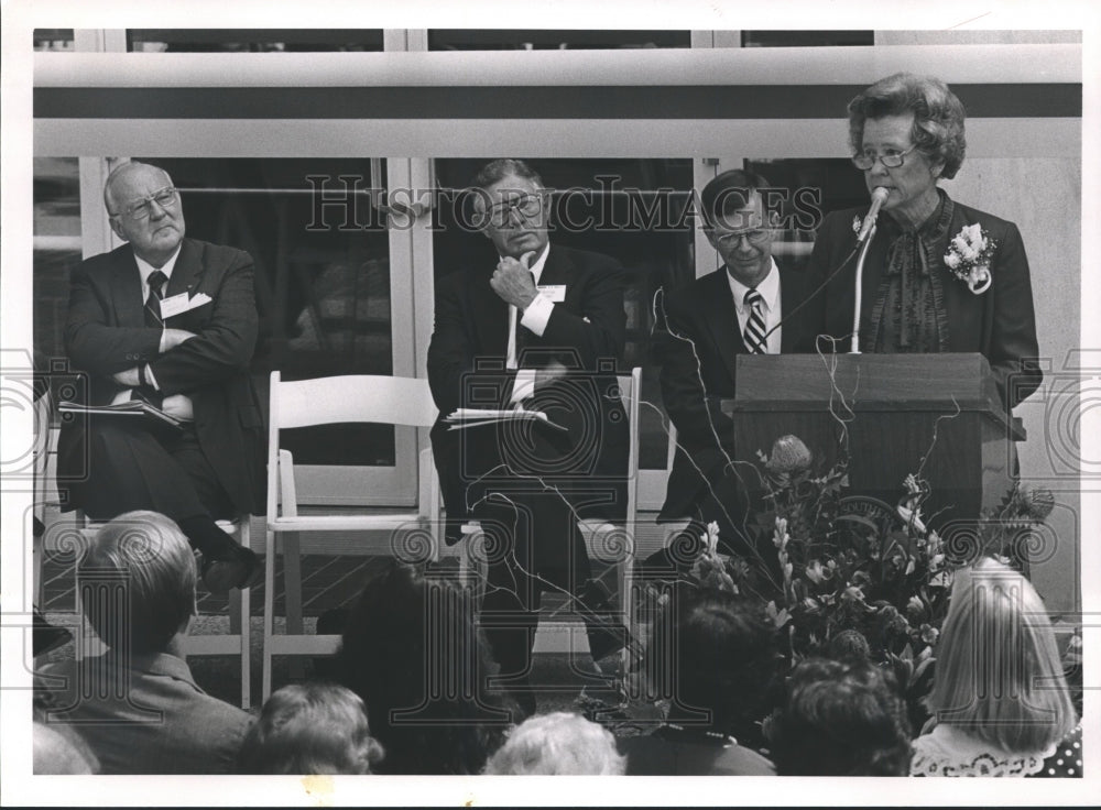 1988 Marguerite Jones Harbert speaks at College building dedication - Historic Images