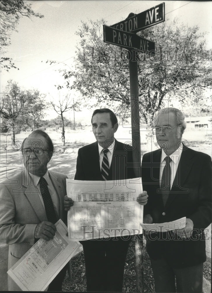 1982 Doctor David Huffines, Mayor Bob Burns, Other with Drawings - Historic Images