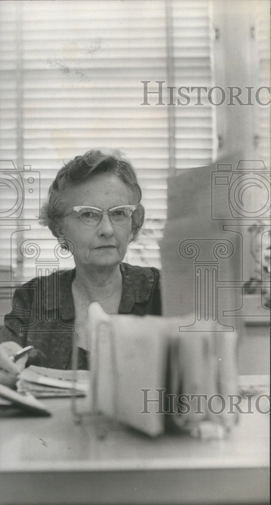 1963 Press Photo Mrs. Pat Hughes, retires from Merchants Credit Union - Historic Images