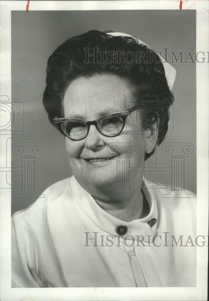 1974 Press Photo Mrs. Mary L. Holliday, an employee of South Highland Hospital - Historic Images