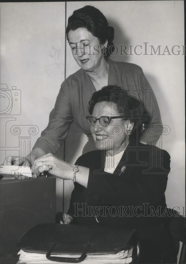 1959 Teacher Miss Mary Ruth Holleman and Mrs. Paul Dothard - Historic Images