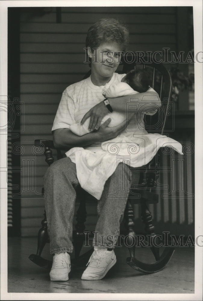 1990, Glenda Hollis with baby, Birmingham News Quality of Life Winner - Historic Images