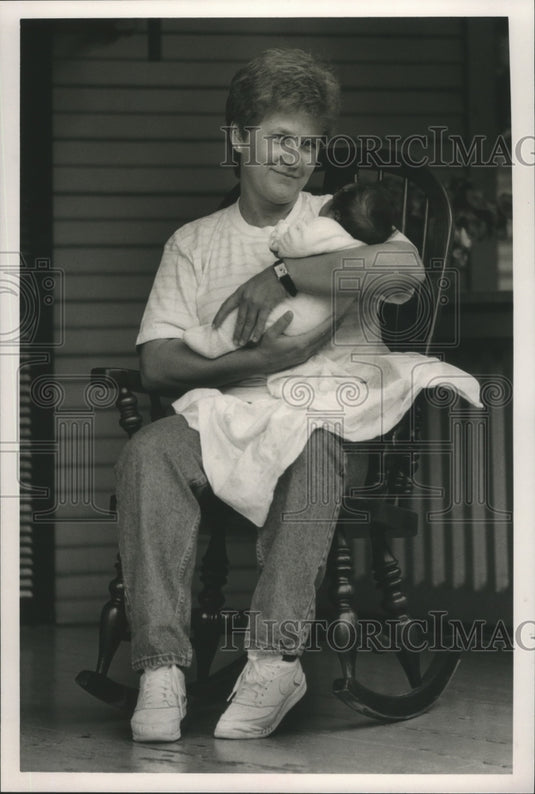 1990, Glenda Hollis with baby, Birmingham News Quality of Life Winner - Historic Images