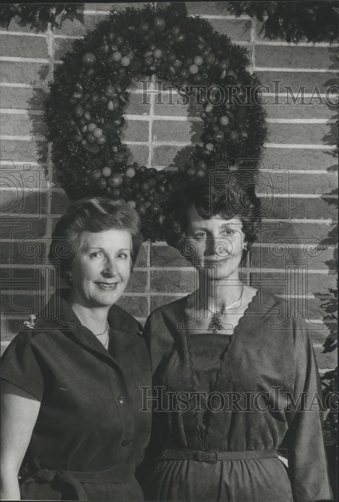 1980, Party hostess Mrs. Margaret Kidd with sister Aleene Koenig - Historic Images