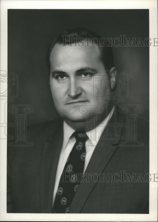 1969 Press Photo Bernie E. Howard, Bank Executive - abna32075 - Historic Images
