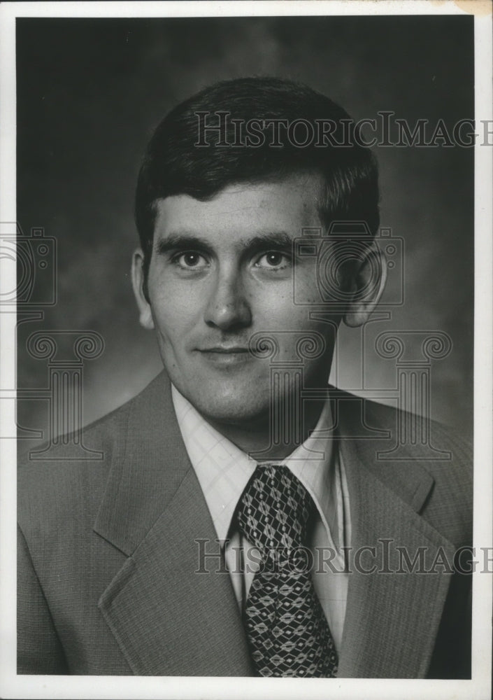 1975 Press Photo James L. Hubbard, assistant vice president, Jackson Company - Historic Images