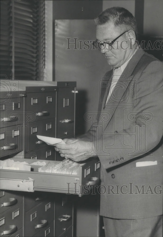 1956 Press Photo Tip Howell, Detective - abna32123 - Historic Images