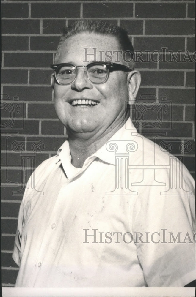 1964 Press Photo Tip Howell, Bowler, Bow Lo-Mac Incorporated, Birmingham - Historic Images